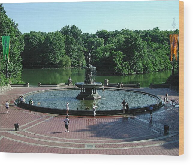 Central Park Wood Print featuring the photograph Central Fountain by Kelvin Booker