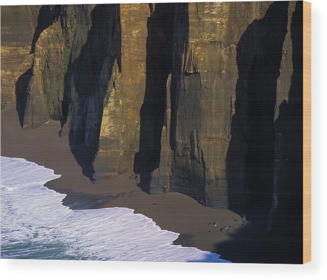 Beaches Wood Print featuring the photograph Cliffs at Blacklock Point by Robert Potts