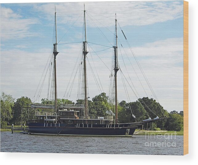 Tall Ship Wood Print featuring the photograph Schooner Peacemaker by D Hackett