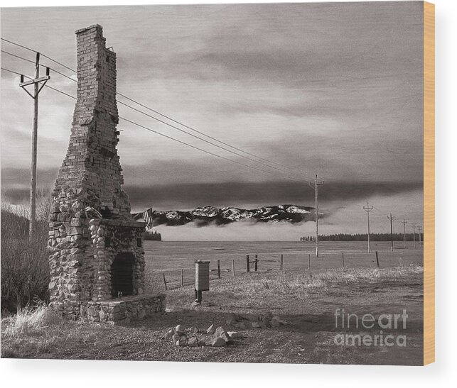 Landscape Wood Print featuring the photograph The Chimney by Mellissa Ray