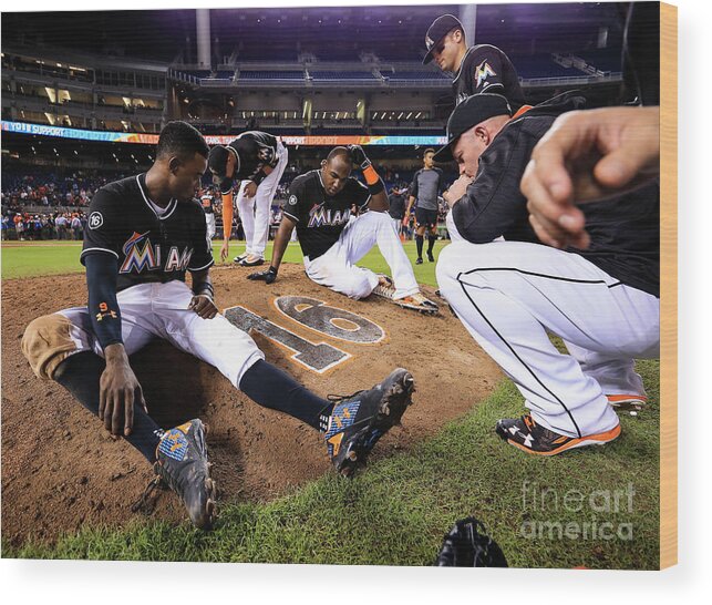 People Wood Print featuring the photograph New York Mets V Miami Marlins by Rob Foldy