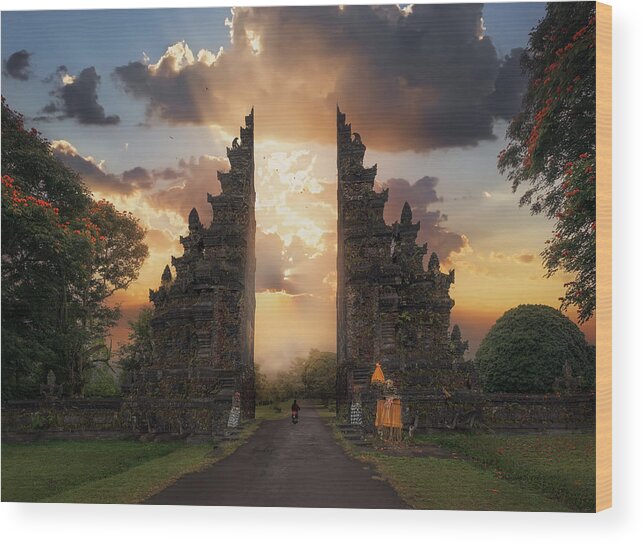 Bali Wood Print featuring the photograph Doors To The New Day 7r29005 by Joanaduenas