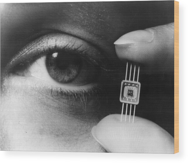 Transistor Wood Print featuring the photograph Molecular Electronics by Fox Photos