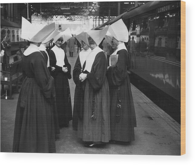 Long Wood Print featuring the photograph Nuns At Euston by Erich Auerbach