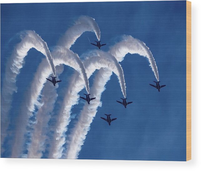 Airfesta Wood Print featuring the photograph Phoenix Roll by Yutaka Kurahashi