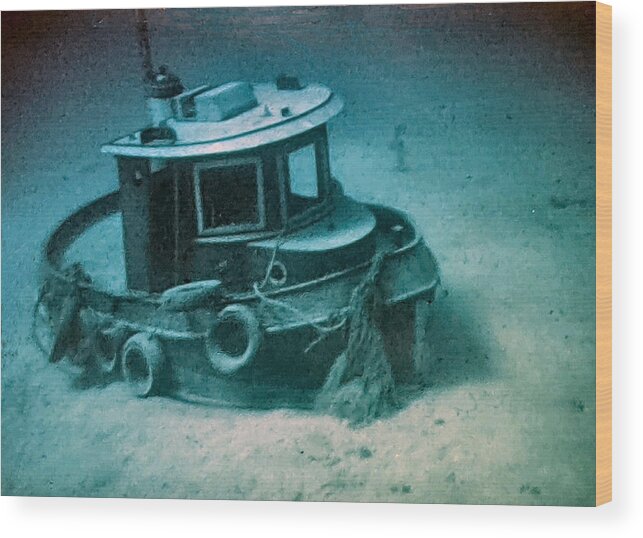 Grand Cayman Wood Print featuring the photograph Cayman's Smallest Tug by Lin Grosvenor