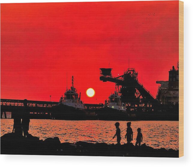 Weipa Wood Print featuring the photograph Fishing With The Family At Sunset by Joan Stratton