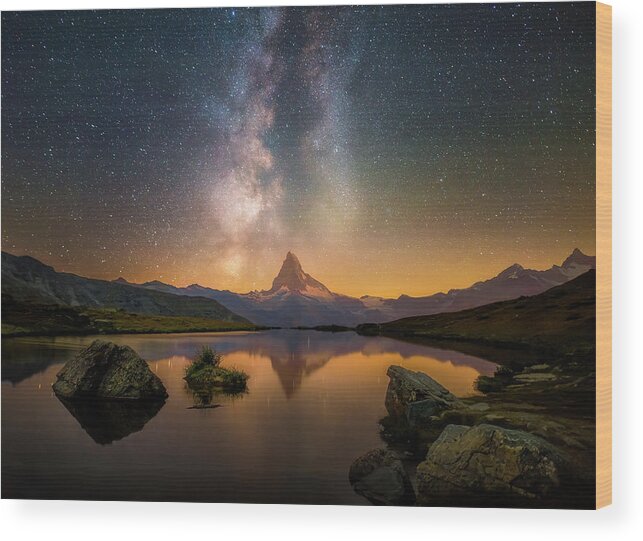 Night Wood Print featuring the photograph The Milky Way above Matterhorn by Henry w Liu