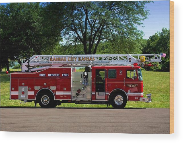  Seagrave Wood Print featuring the photograph Seagrave 75ft Meanstick Ladder Fire Truck by Tim McCullough
