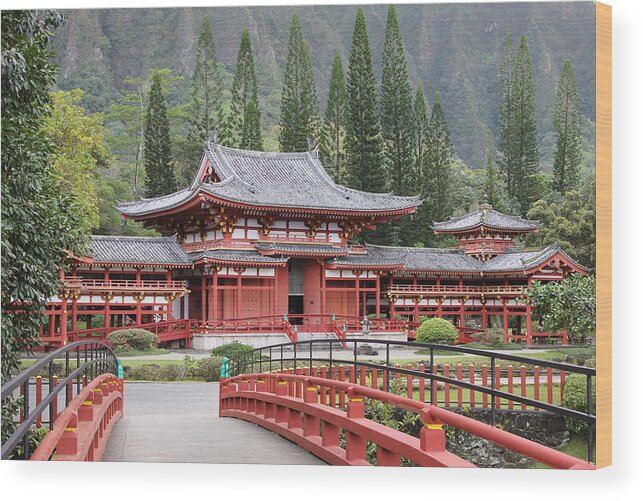 Kaneohe Wood Print featuring the photograph Byodo-in Temple by Kelly Headrick