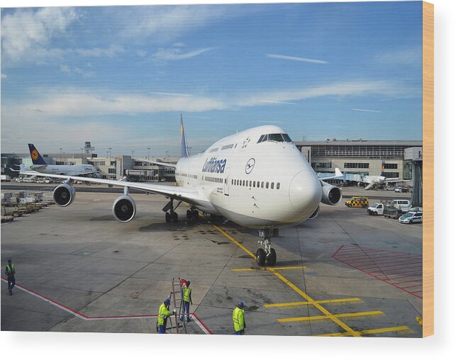 Airplane Wood Print featuring the photograph Arriving by Jatin Thakkar