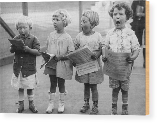 1917 Wood Print featuring the photograph Four Young Children Singing by Underwood Archives