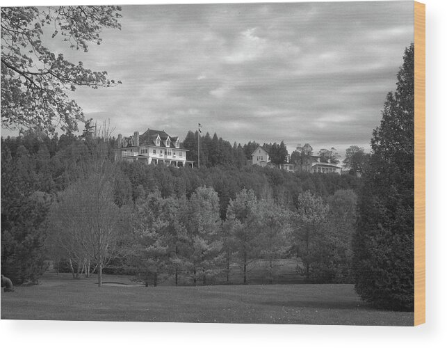 Cloud Wood Print featuring the photograph Governor's Mansion 10399b by Guy Whiteley