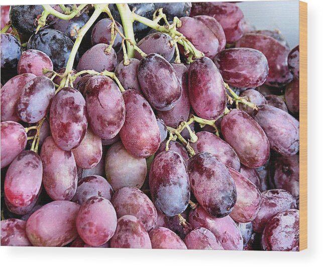 Red Grapes Wood Print featuring the photograph Grapes by Janice Drew