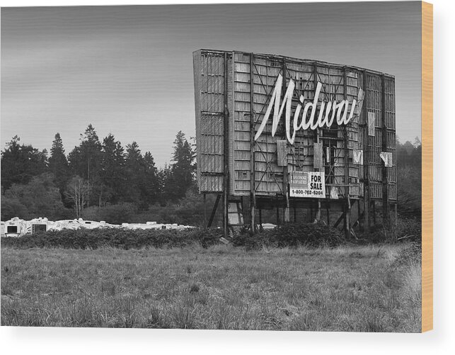 Midway Wood Print featuring the photograph Last Picture Show by Jon Exley