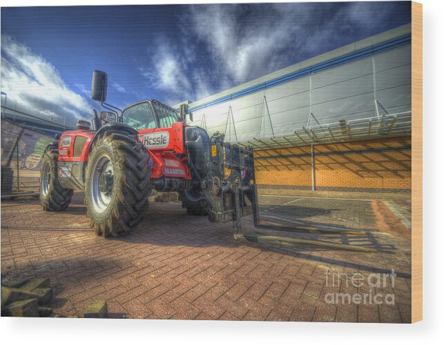 Hdr Wood Print featuring the photograph Hessle Fork Truck NT 732 by Yhun Suarez