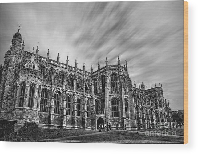 Yhun Suarez Wood Print featuring the photograph St George's Chapel - Windsor by Yhun Suarez