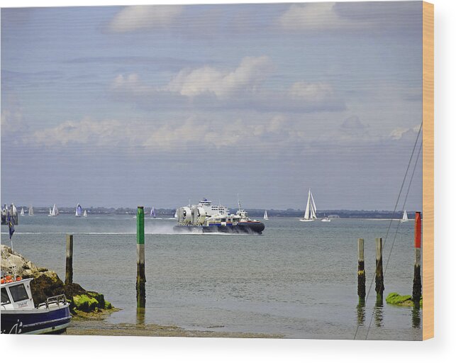 Europe Wood Print featuring the photograph Hovercraft Passing Ryde Harbour Mouth by Rod Johnson