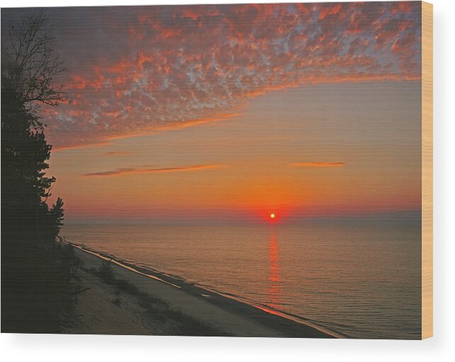 Lake Superior Sunset Wood Print featuring the photograph Lake Superior Sunset by Kris Rasmusson