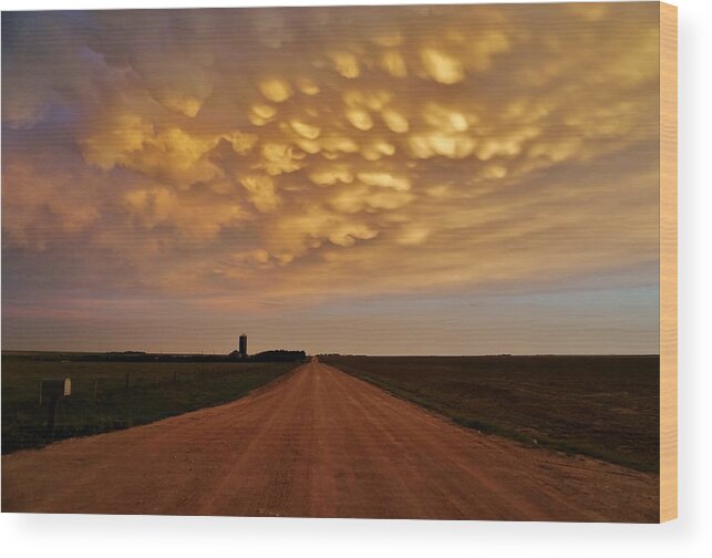 Storm Wood Print featuring the photograph Mammatus Road by Ed Sweeney