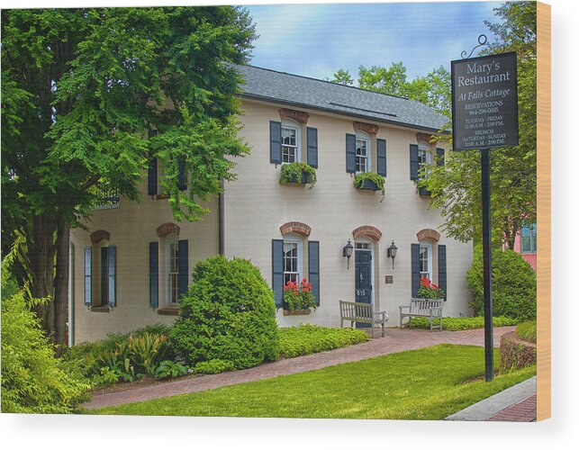 Falls Cottage Wood Print featuring the photograph Mary's Restaurant by Blaine Owens