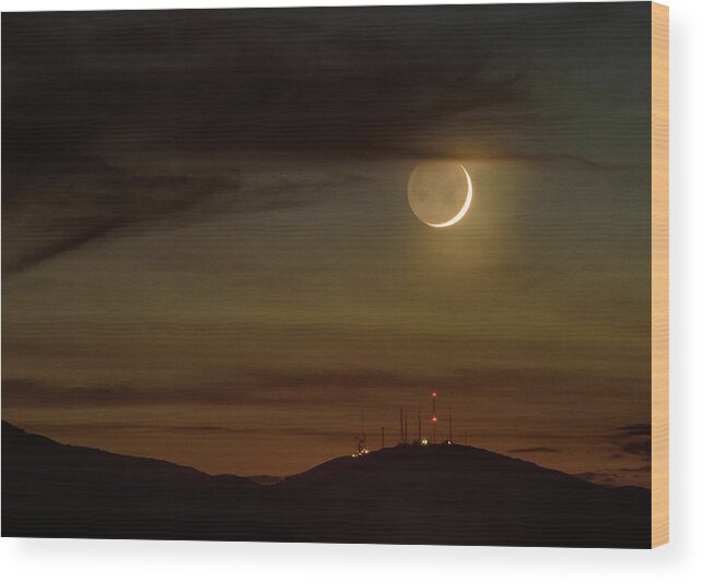 Moon Wood Print featuring the photograph Moonset over Signal Hill by Janis Knight