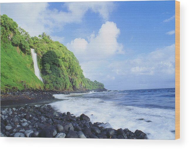Beautiful Wood Print featuring the photograph Pokupupu Point by Peter French - Printscapes