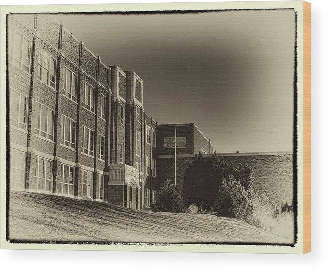 Pullman Wood Print featuring the photograph Pullman High School - Vintage Look by David Patterson