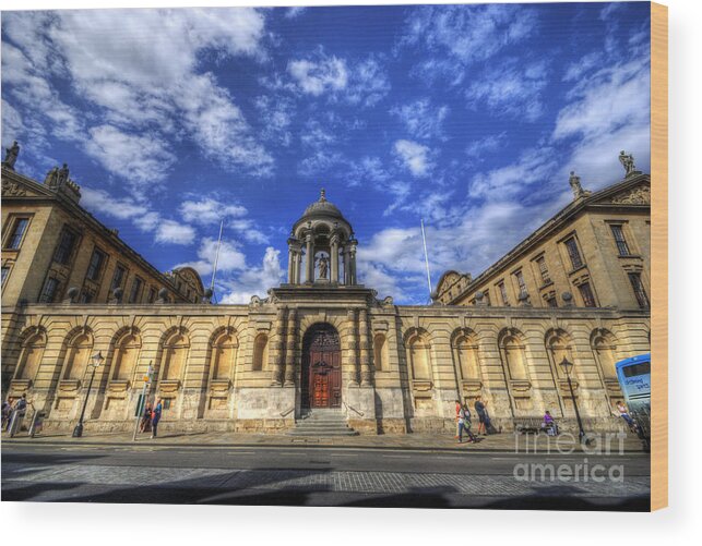 Yhun Suarez Wood Print featuring the photograph Queens College - Oxford by Yhun Suarez
