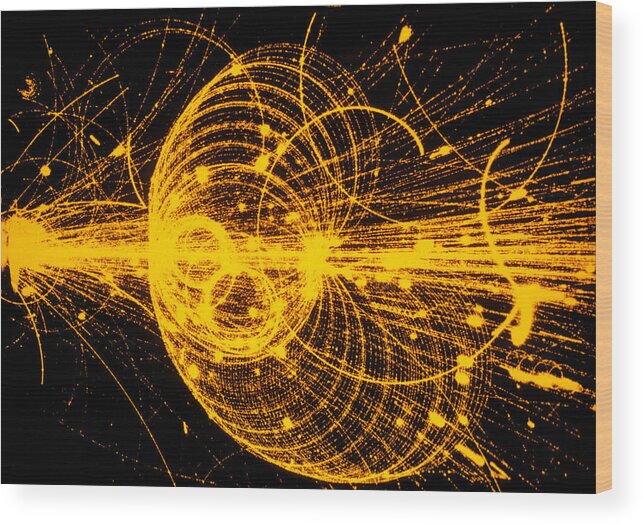Na35 Experiment Imagery Wood Print featuring the photograph Streamer Chamber Photo Of Particle Tracks by Cern