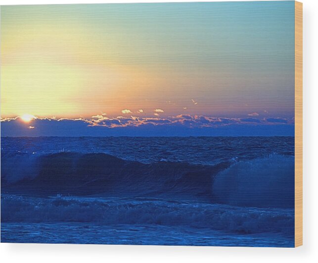 Wave Wood Print featuring the photograph Sun Wall I I by Newwwman