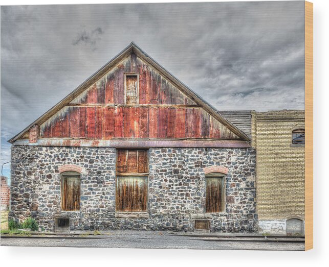 Buildings Wood Print featuring the photograph This Old Building by Jim Thompson