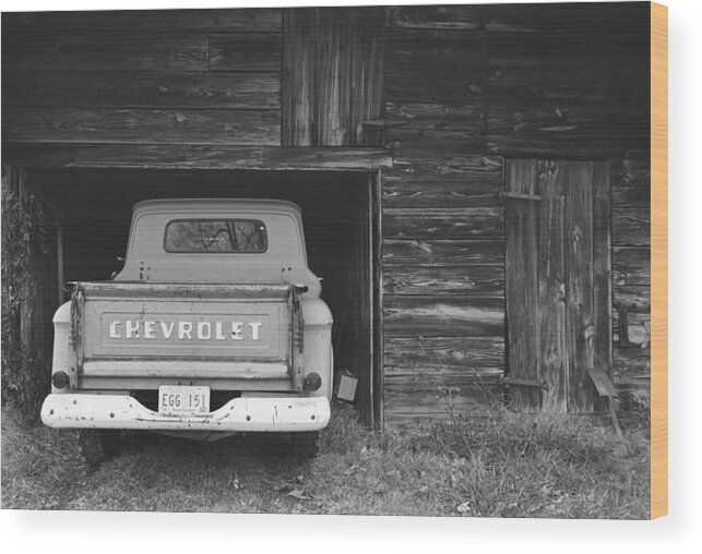 Truck; Pickup; Pick-up; Barn; Old; Decay; Decaying; Farm; Farmhouse; B&w; Black And White; Black & White; Building; Depression; Depression Era; Tobacco Barn Wood Print featuring the photograph Tobacco Barn Chevy by Gerard Fritz