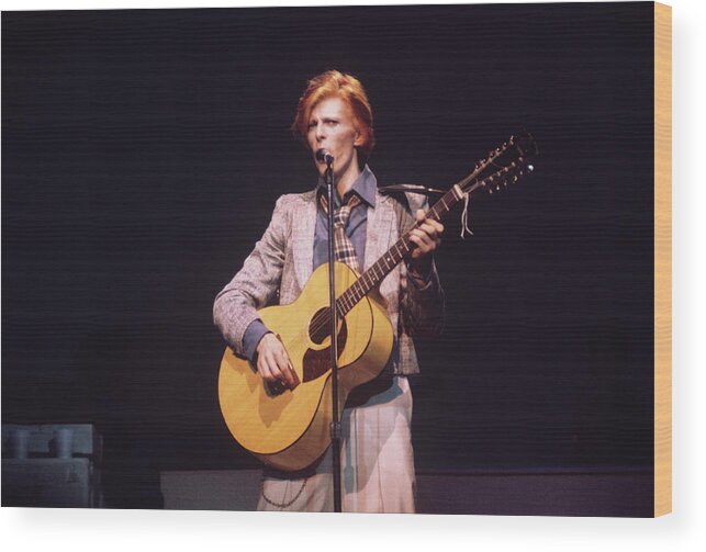 David Bowie Wood Print featuring the photograph David Bowie On Stage In New York #1 by Steve Morley