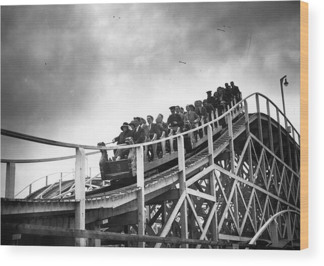 Crowd Wood Print featuring the photograph Switchback #1 by Topical Press Agency