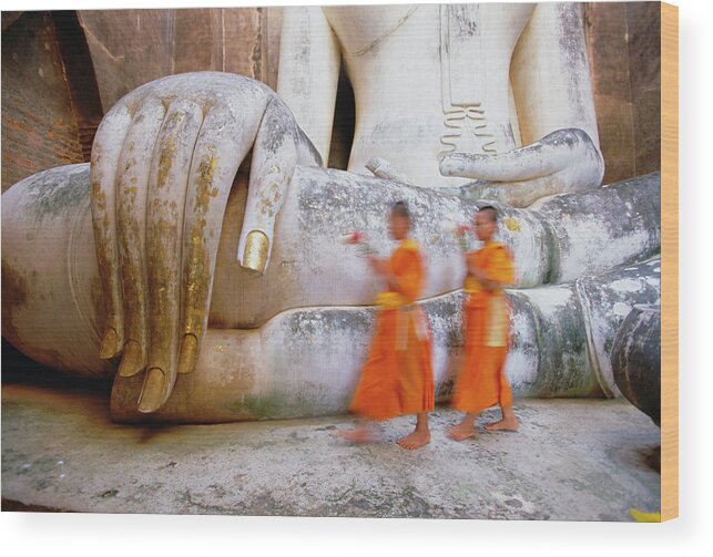 Novice Monks And Phra Atchana Buddha Statue Wood Print featuring the photograph 252-9950 by Robert Harding Picture Library