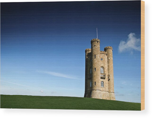 Viewpoint Wood Print featuring the photograph Broadway Tower Horizontal by Pkfawcett