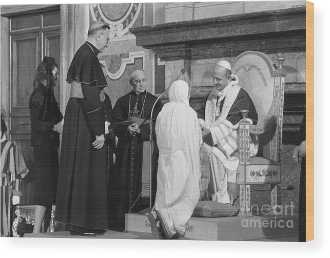 Working Wood Print featuring the photograph Pope Awards Peace Prize To Mother Teresa by Bettmann