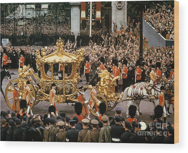 People Wood Print featuring the photograph Queen Elizabeth In Royal Carriage by Bettmann