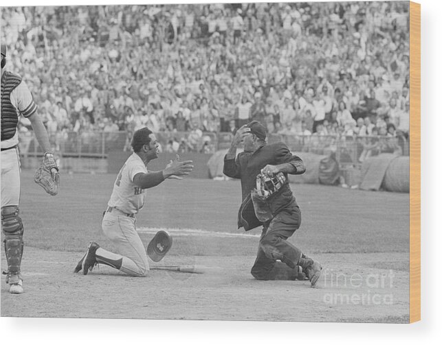 People Wood Print featuring the photograph Willie Mays And Augie Donatelli Arguing by Bettmann