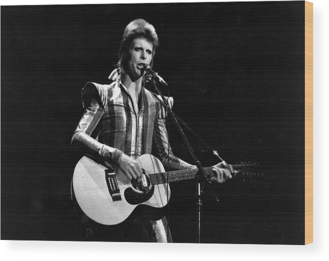 Ziggy Stardust - Persona Wood Print featuring the photograph Ziggy Plays Guitar by Express