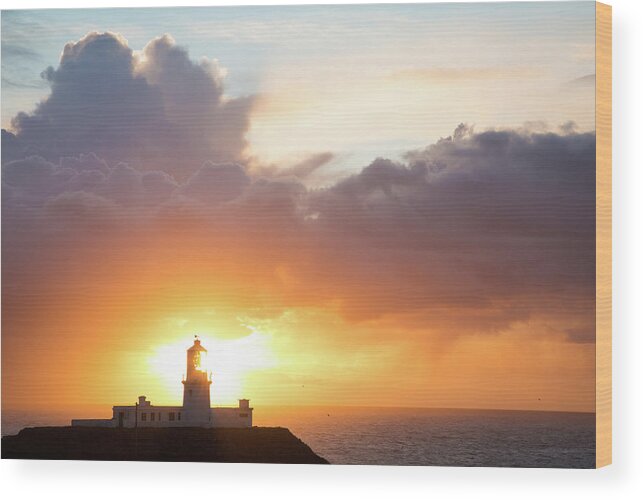 Lighthouse Wood Print featuring the photograph Sunset at Strumble Head Lighthouse #6 by Ian Middleton