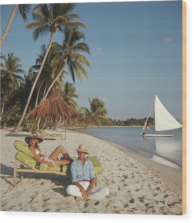 Water's Edge Wood Print featuring the photograph Minnie And Dru Montagu by Slim Aarons