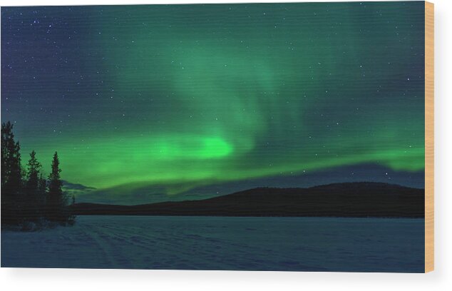 Snow Wood Print featuring the photograph The Green Light Of The Aurora by Dave Moorhouse