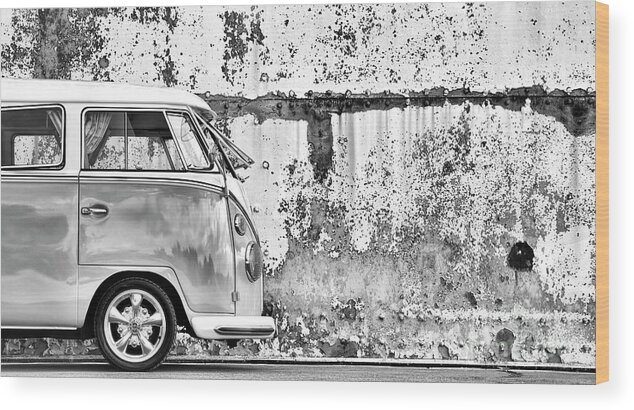 Vw Wood Print featuring the photograph 66 Splitty Monochrome by Tim Gainey