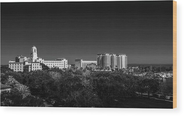 St. Pete Wood Print featuring the photograph The Vinoy Resort Hotel b/w by Marvin Spates