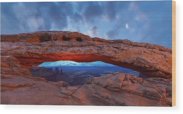 Moon Wood Print featuring the photograph Moonrise over Mesa Arch by Darren White