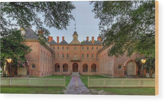 William And Mary Wood Print featuring the photograph Wren Building at Dusk by Jerry Gammon