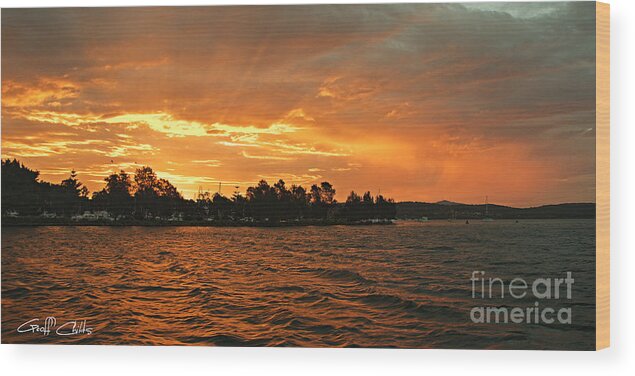 .sunset Wood Print featuring the photograph Cockle Bay Crepuscular Sunset by Geoff Childs