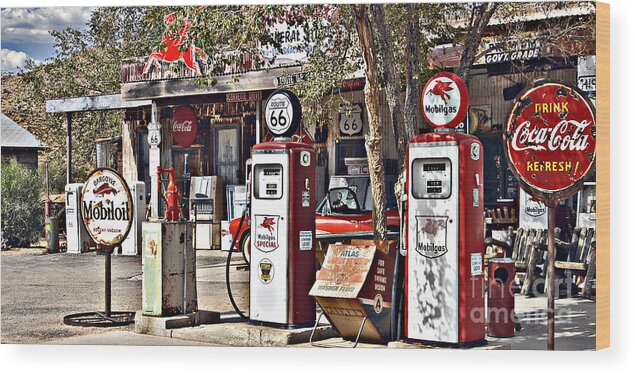  Old Mobile Gas Wood Print featuring the photograph Hackberry on 66 by Lee Craig